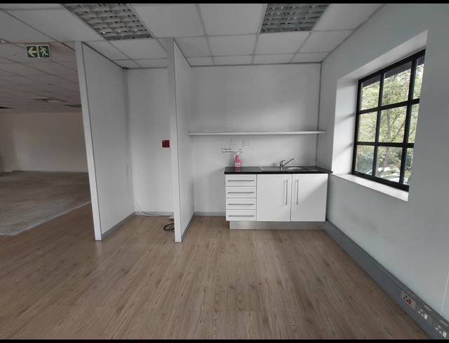 223M² OFFICE TO LET IN LYME PARK